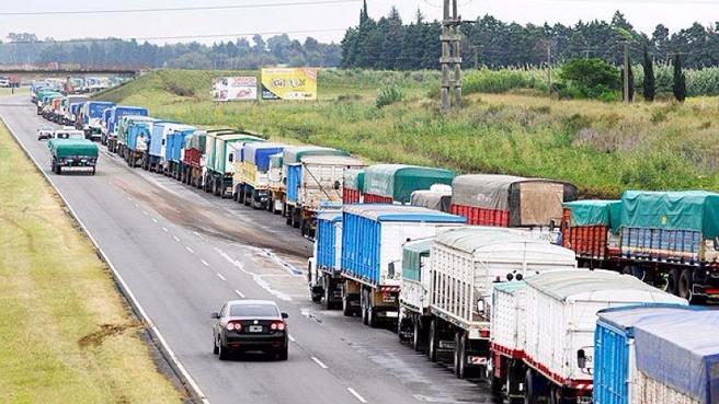 El gremio de camioneros acordó un aumento del 30 por ciento en paritarias