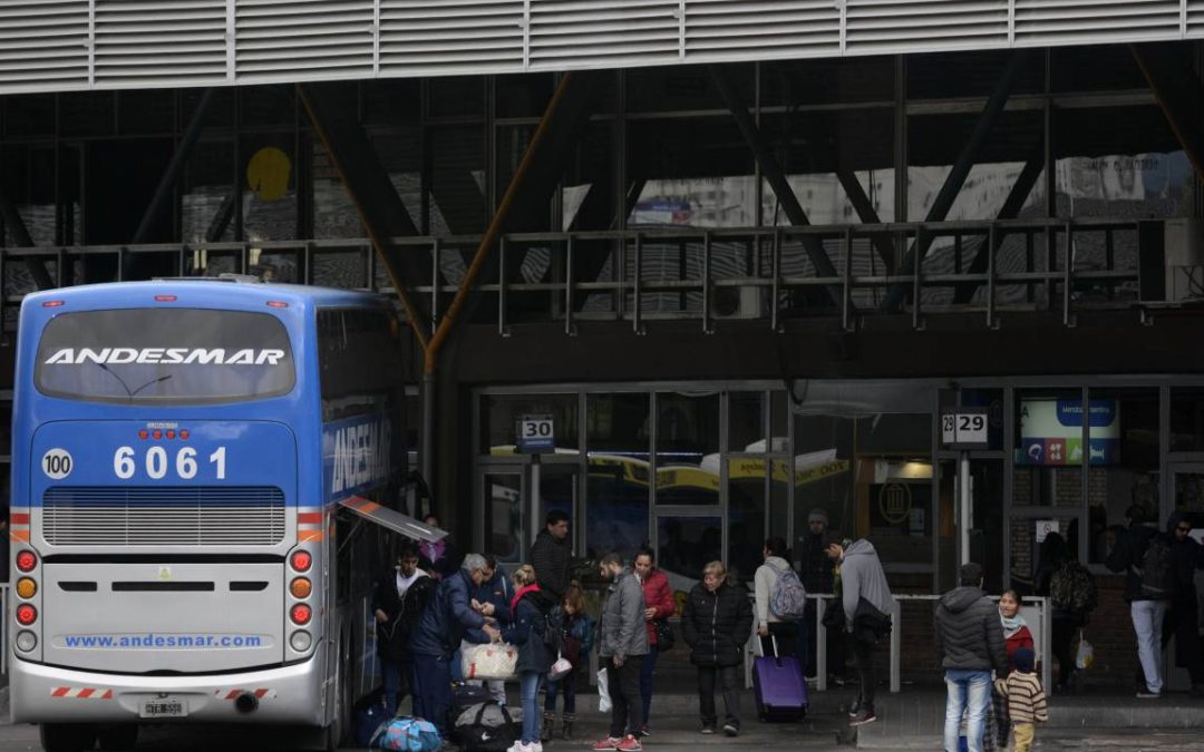 Con protocolos aprobados postergan el regreso de micros de larga distancia