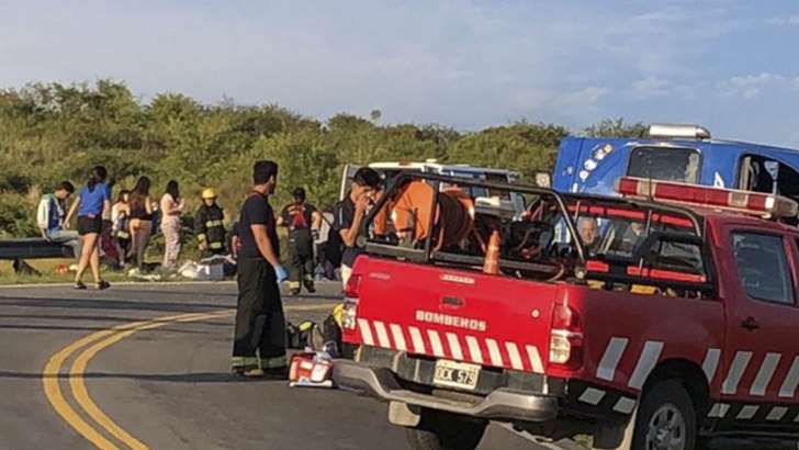 Córdoba: volcó un micro en el camino de las Altas Cumbres y hay más de 20 heridos