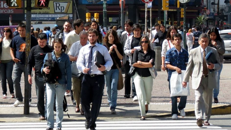 Para reducir el déficit, el Gobierno recortaría 30.000 empleos públicos hasta 2019