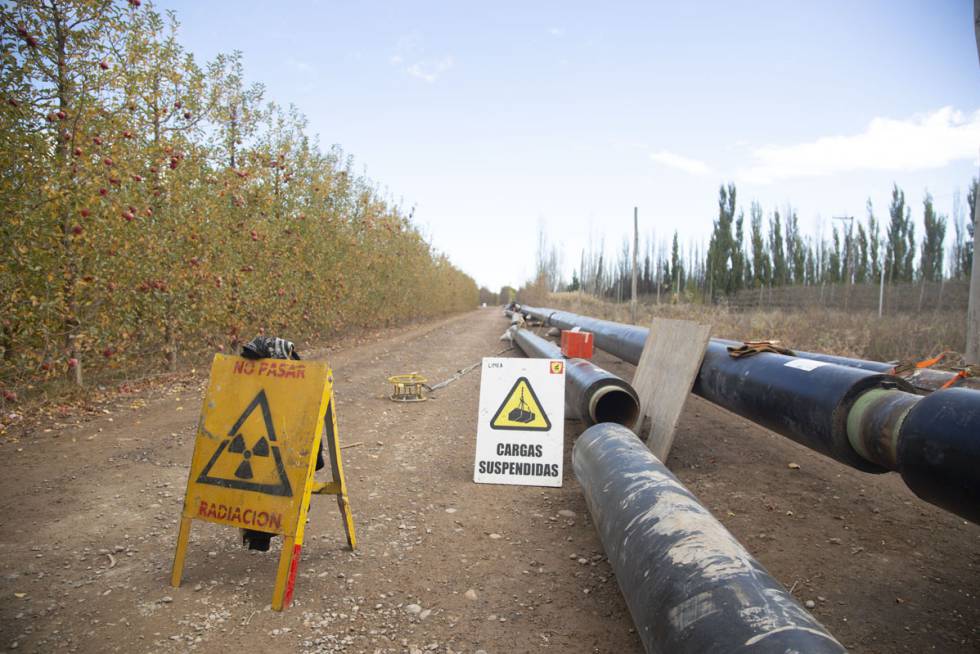 El mayor yacimiento no convencional de hidrocarburos crece en el corazón frutícola de la Patagonia argentina