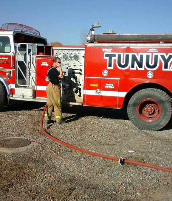 Se incendió el techo de una cabaña en el Manzano Histórico