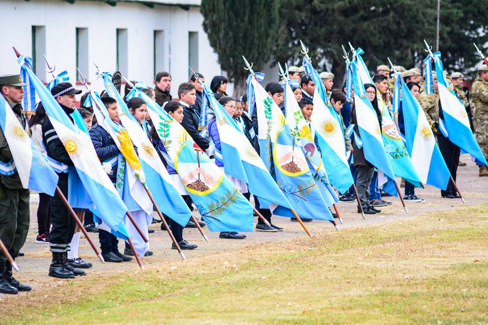 DGE resolvió sobre la elección de abanderados y escoltas del Ciclo Lectivo 2021