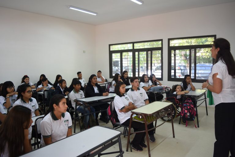 El Ministerio de Educación analiza combinar clases presenciales y a distancia