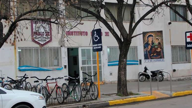 Córdoba: un alumno apuñaló a otro con una tijera, está en grave estado