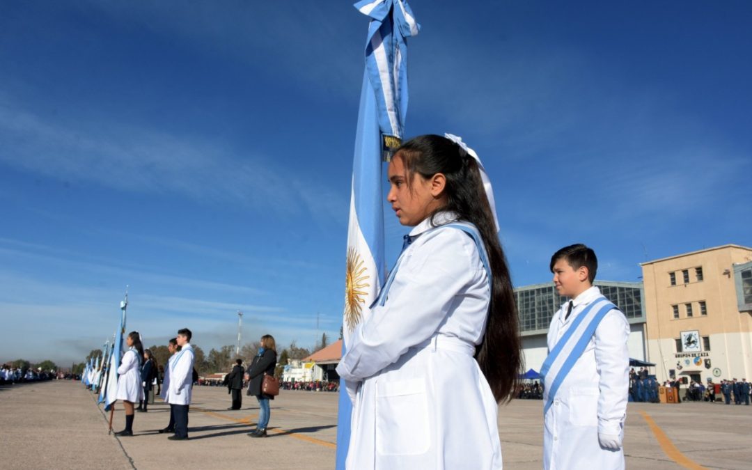 Provincias preparan ceremonias virtuales para que los chicos prometan la bandera