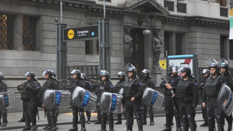 Anunciaron un aumento de sueldo para las policías de nueve provincias