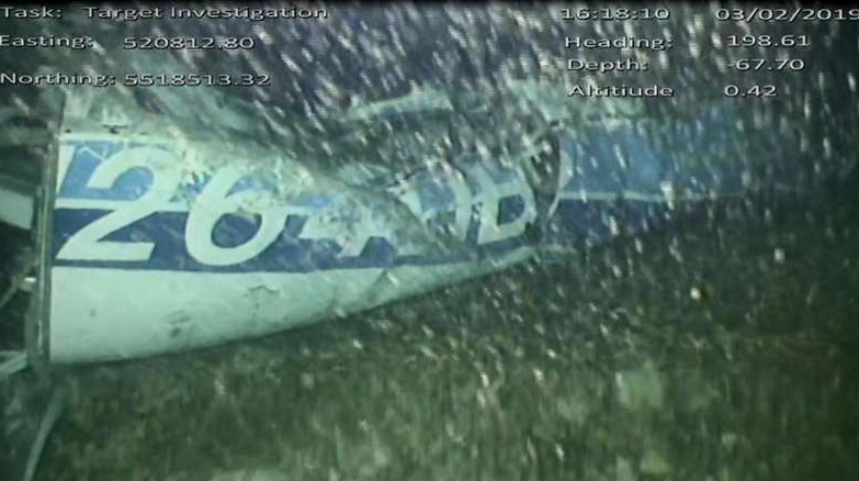 Los investigadores hallaron un cuerpo entre los restos del avión en el que volaba Emiliano Sala