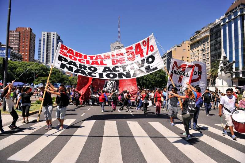 Multaron a 95 micros que trasladaron manifestantes a la marcha piquetera en el Centro porteño