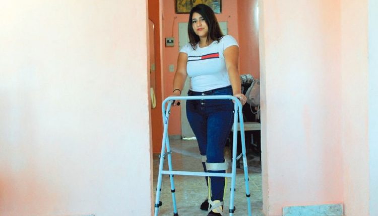Tiene 15 años y volvió a caminar tras haber quedado parapléjica hace dos años en el accidente de Cuesta de los Terneros