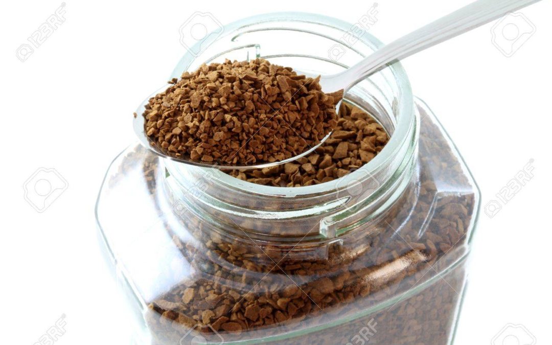 La ANMAT prohibió unos duraznos enlatados y un café instantáneo