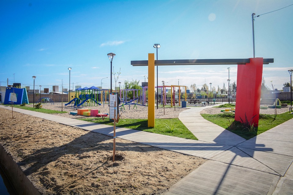 Analizan una iniciativa de prohibir el cercado de plazas y parques públicos en toda la Provincia de Mendoza