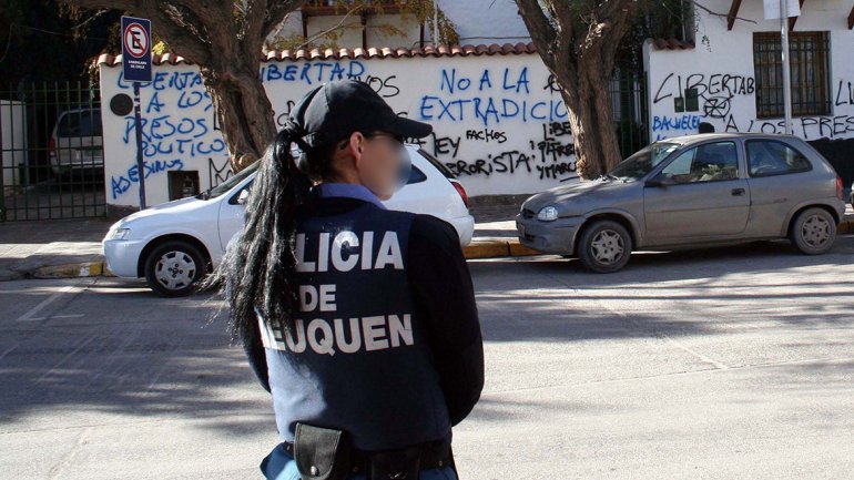 La locura que no tiene fin: En Neuquén golpeó a una mujer policía en un control