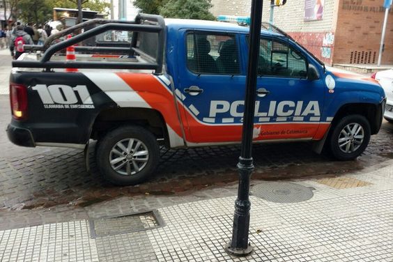 Cuatro policías detenidos por hacer una fiesta