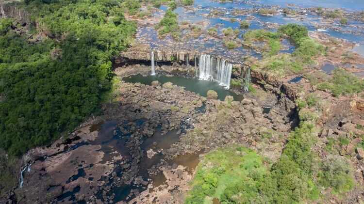 Las Cataratas del Iguazú con una triste postal por escasez de agua