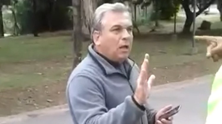 Un médico violó la cuarentena y maltrató a los guardias de seguridad