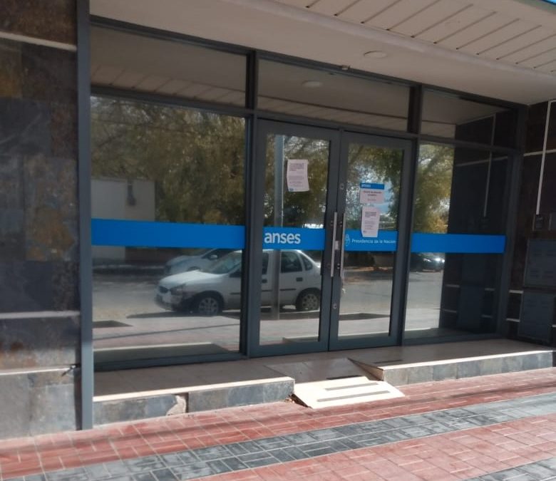 El IFE se podrá cobrar a través de Rapipago y Pago Fácil