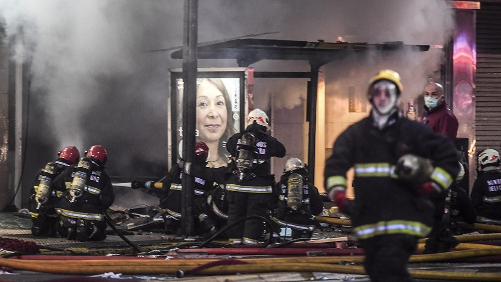 El bombero herido en el incendio de Villa Crespo fue diagnosticado con Covid-19