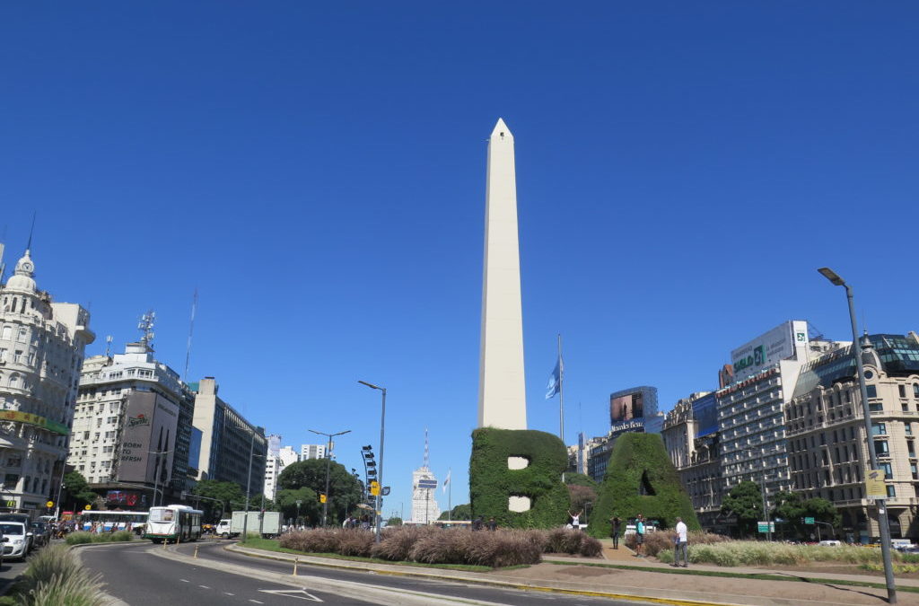 Piden suspender a conductor que atropelló a una mujer, tapó la patente de su auto y se dio a la fuga