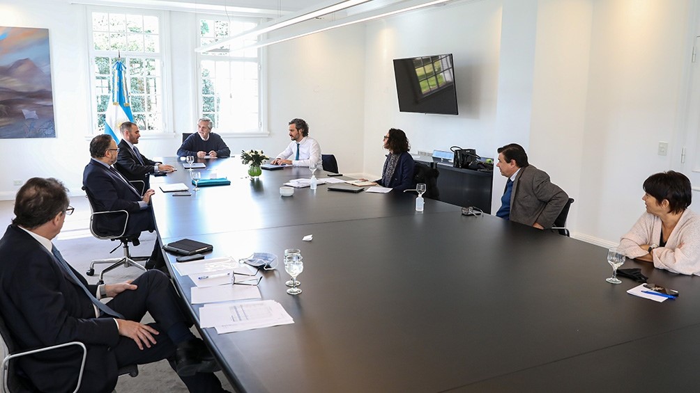 El Presidente se reunió con el gabinete económico y repasó medidas sobre la pandemia
