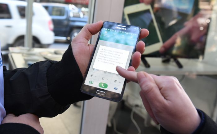 El Gobierno evalúa retirar los celulares del «Ahora 12»