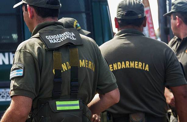 Circulaba con 9 kilos de marihuana en el tubo de gas de su auto