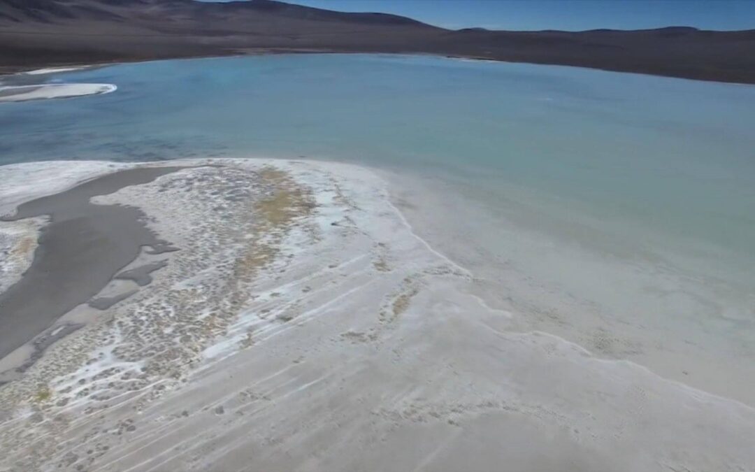 Ofrecen a la venta dos pueblos y una laguna
