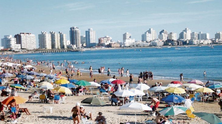 Uruguay analiza permitir el ingreso de argentinos con casa propia o alquilada en