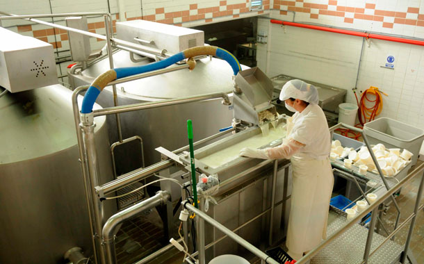 La industria y el comercio requirieron menos fondos en salarios del ATP