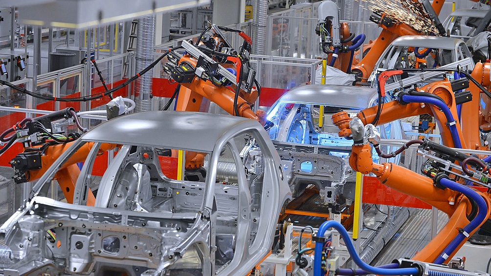 La producción de vehículos bajó un 5,8 % respecto de septiembre y las exportaciones subieron casi un 75% interanual