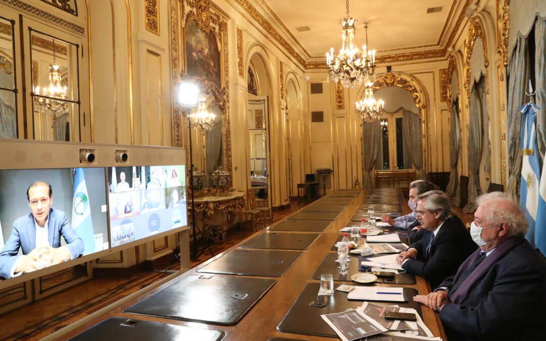 Fernández se reunió virtualmente con los gobernadores para evaluar la situación sanitaria