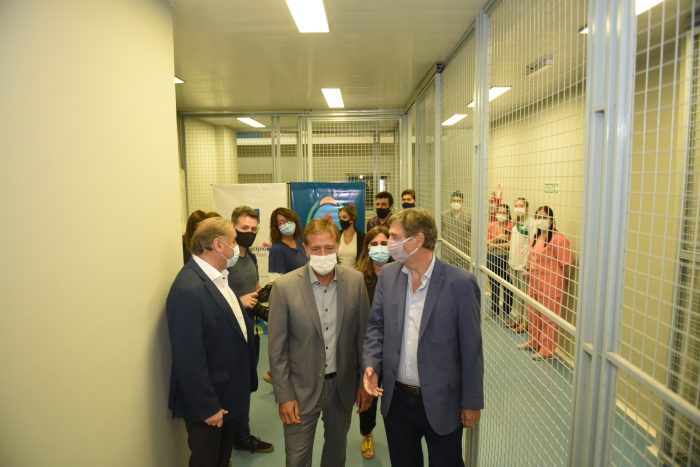 El Gobernador visitó el nuevo laboratorio para análisis Covid en San Rafael que se suma a la red de salud pública