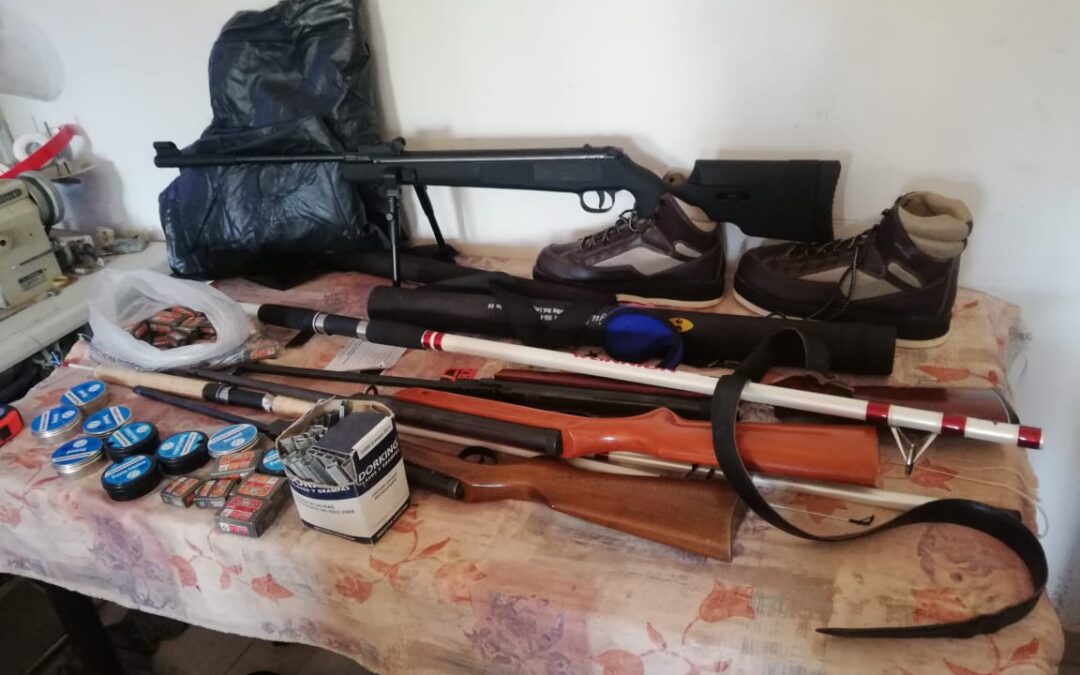 Dos hombres y una mujer quedaron detenidos tras robar en una armería