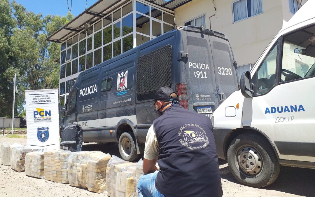 Mendoza: siete detenidos y 622 ladrillos de marihuana prensada de origen paraguayo