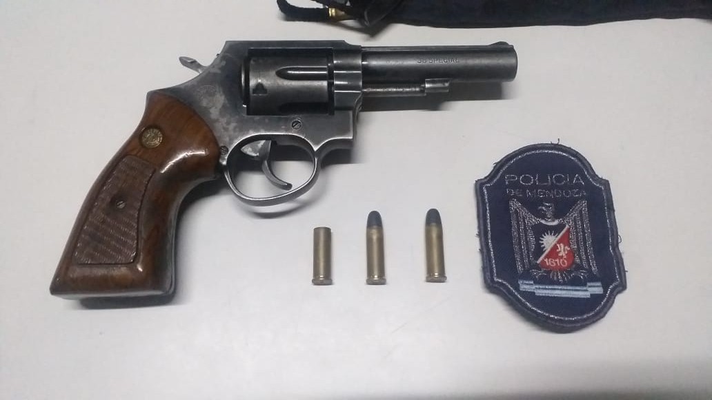 Efectuaban disparos en plena vía pública y fueron detenidos