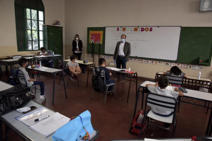 Las escuelas mendocinas volvieron a recibir a sus estudiantes