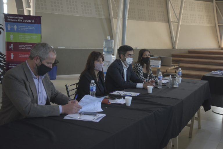 Comenzaron las reuniones entre el gobierno y gremios provinciales