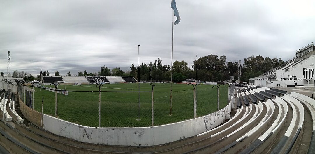 El Tomba jugaría el torneo en la cancha del Lobo