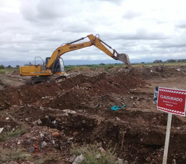 Clausuraron un basural cercano a una laguna