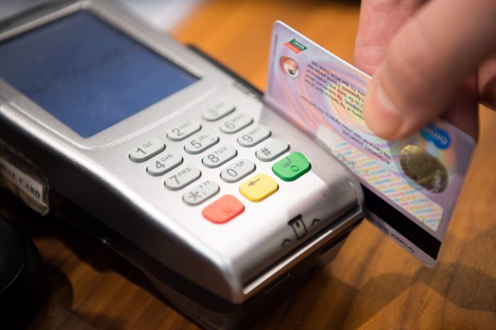 Entra en vigencia el aumento del 70% en el reintegro para compras con débito