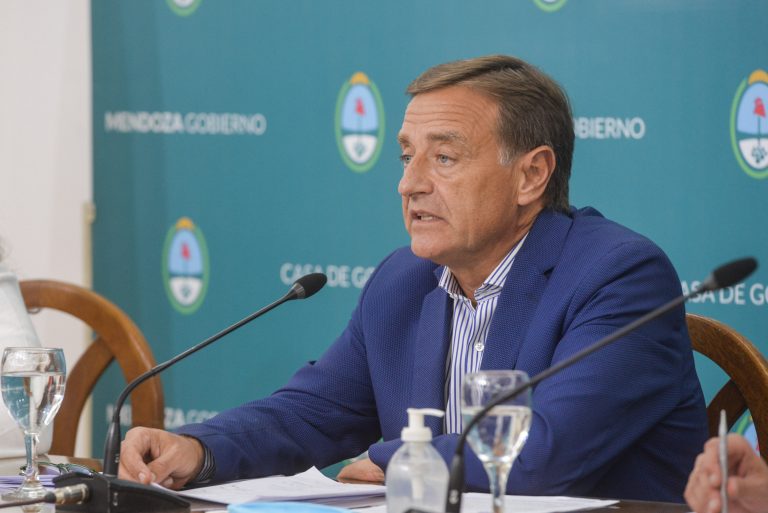 Suarez criticó a Nación por las idas y vueltas en la autorización de compras de vacunas