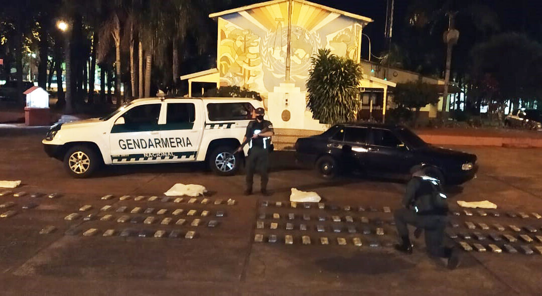 Hallan un vehículo cargado con 118 kilos de marihuana