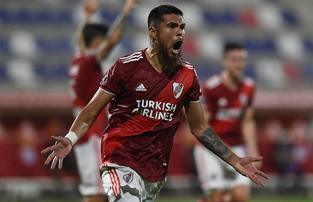 River se trajo de Colombia un puntazo sobre el final del partido
