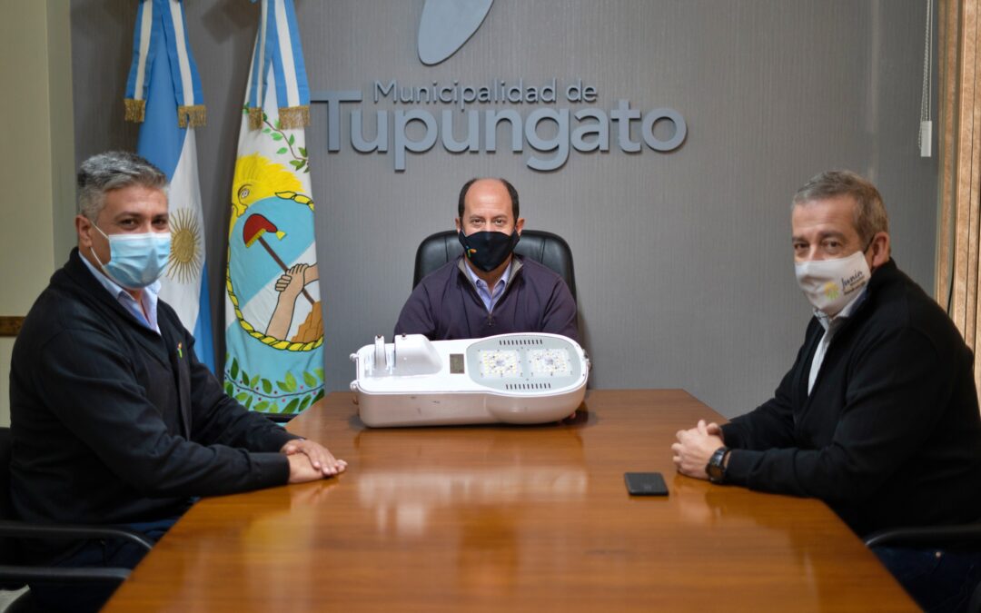 Tupungato recibió las primeras 100 lámparas reconvertida de sodio a led