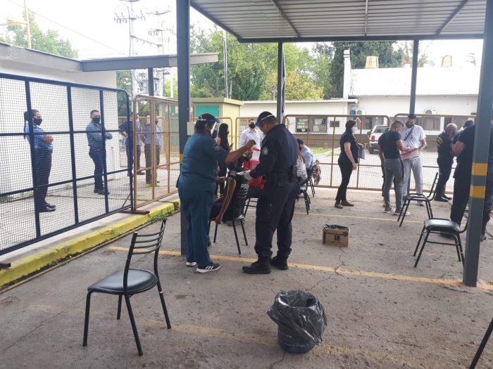 COVID-19: Policías y penitenciarios reciben la segunda dosis de la vacuna