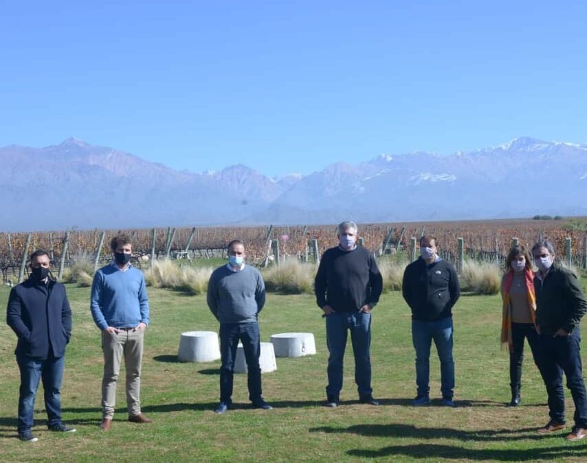 Productiva reunión de autoridades del INV con técnicos de bodegas de Valle de UCO