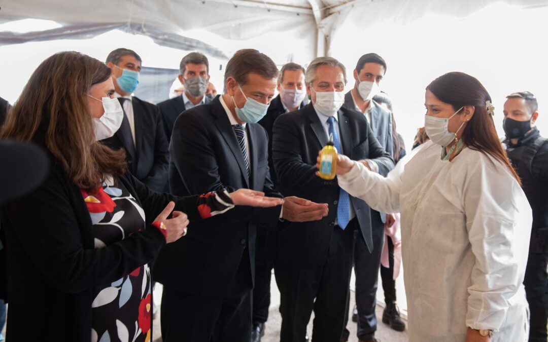 El Presidente y el Gobernador recorrieron el centro de vacunación del PAMI en Mendoza