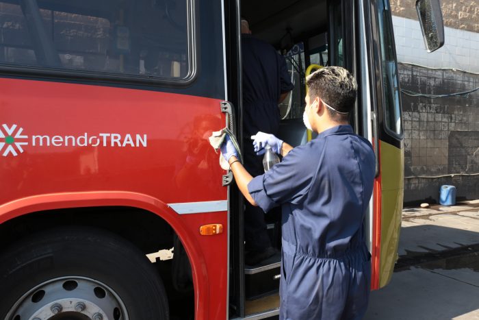 Mendoza: comienza la vacunación para personal de servicios públicos esenciales