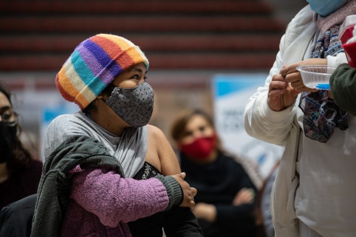 COVID-19: comenzó la vacunación a quienes asisten en comedores comunitarios y merenderos