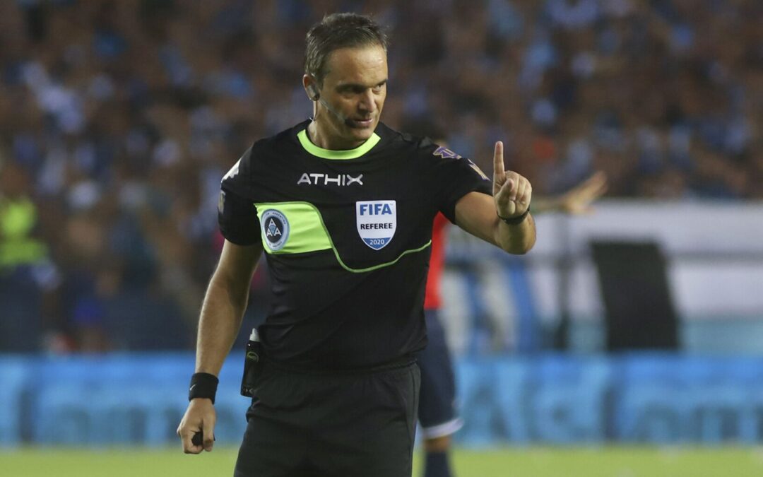 Rapallini: el primer árbitro no europeo que dirigirá en la Eurocopa